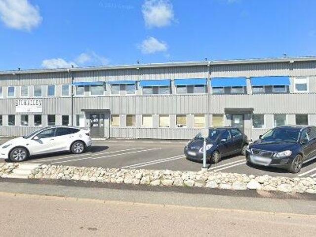 120 m2 lager, kontor uthyres i Partille