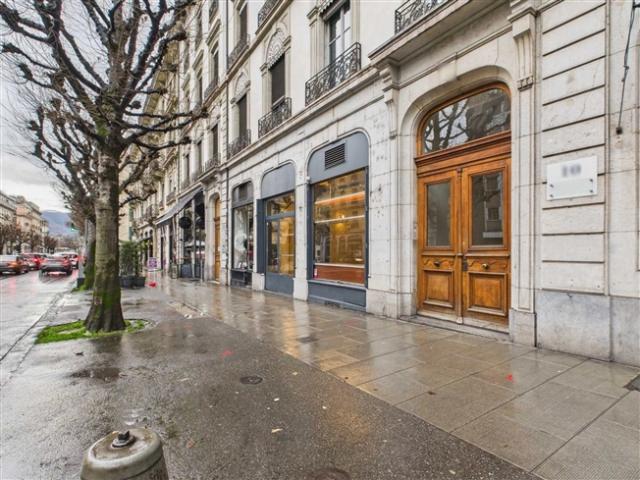 120 m² kommerzielle Arcade, ideal für ein Restaurant