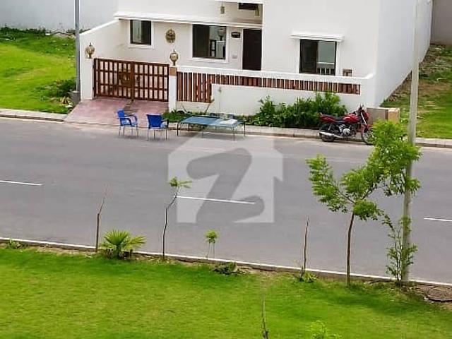 120 Square Yard Prime Location 60 Feet Road Facing Park Facing Single Unit House No R492