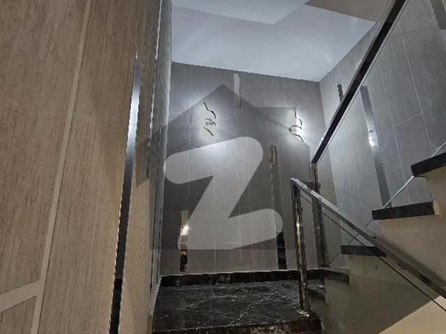 120 SQ. yds. Luxurious Villa Naya Nazimabad