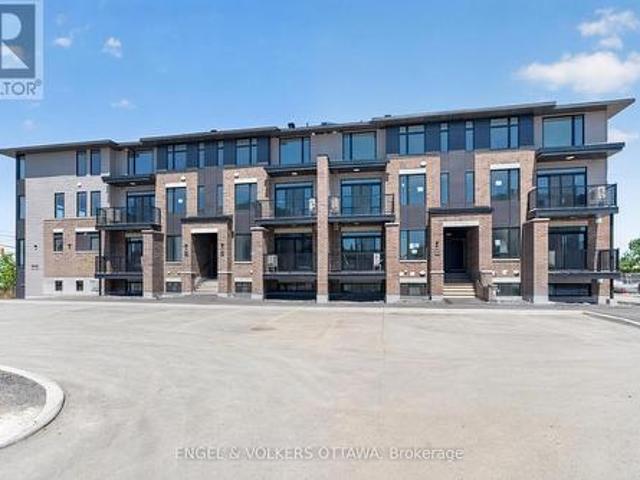 120 Stardust Private, Ottawa, ON, K1T 3W6 townhouse for lease | Listing ID X13498 | Royal LePage