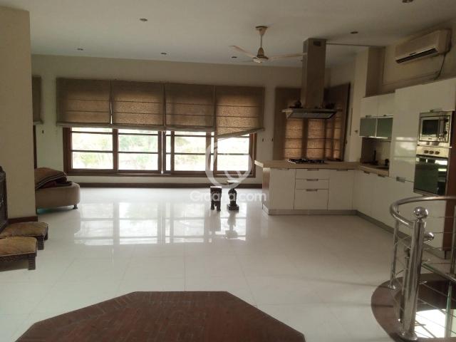 120 Yd² Upper portion for Rent