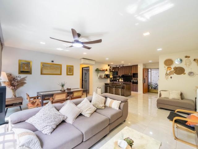 120B Punggol Edge HDB Apartment For Sale, $700,000, 3 Bed 2 Bath 1,205 sqft $581.00 psf