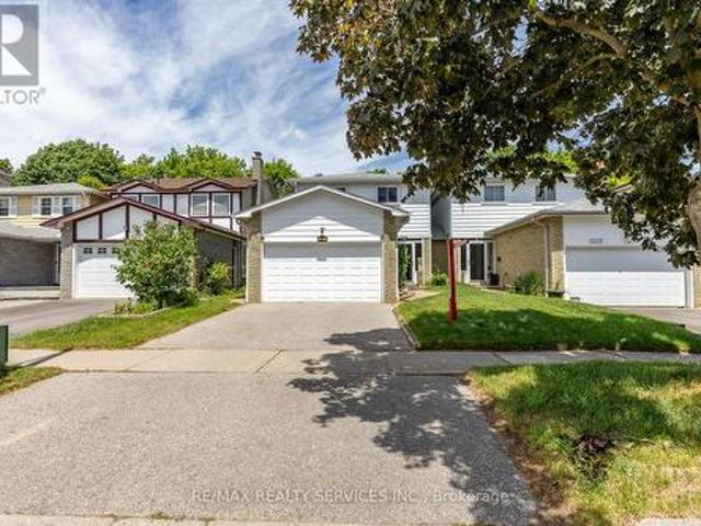1217 Gloucester Square, Pickering, ON, L1V 3P7 house for sale | Listing ID E13704 | Royal LePage