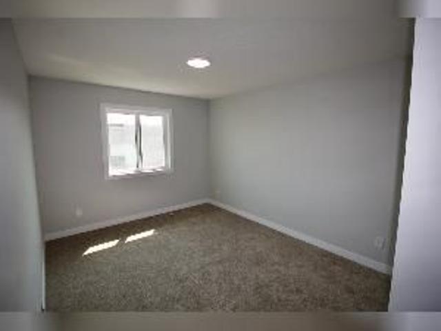 121 3 Bed 2.5 Bath Townhouse Dbl Garage For Rent Leduc