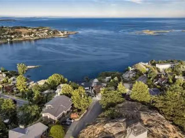 121 Denison Rd, Oak Bay, BC, V8S 2K2 house for sale Listing.