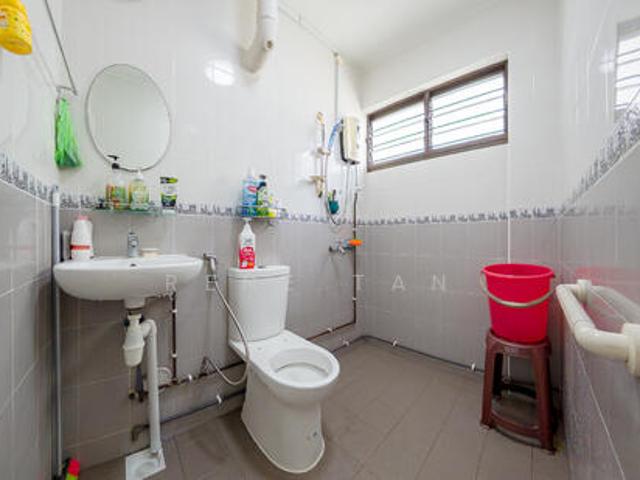 121 Pending Road HDB Apartment For Sale, $599,000, 3 Bed 2 Bath 1,291 sqft $464.00 psf