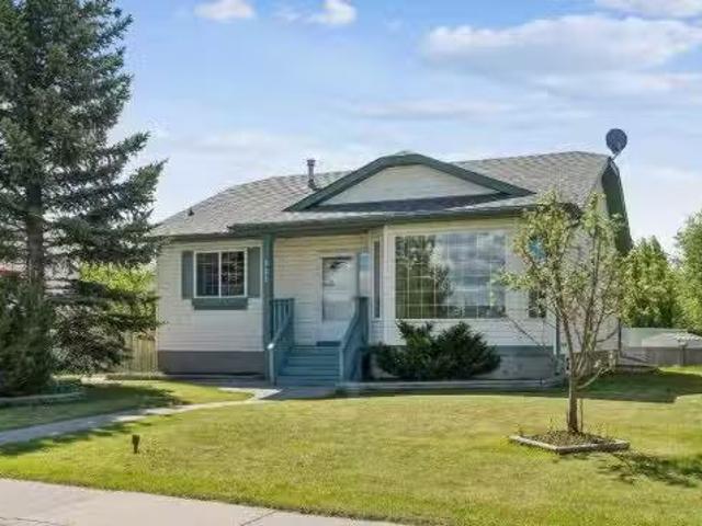 121 Quigley Drive, Cochrane, AB, T4C 1R1 house for sale Lis.