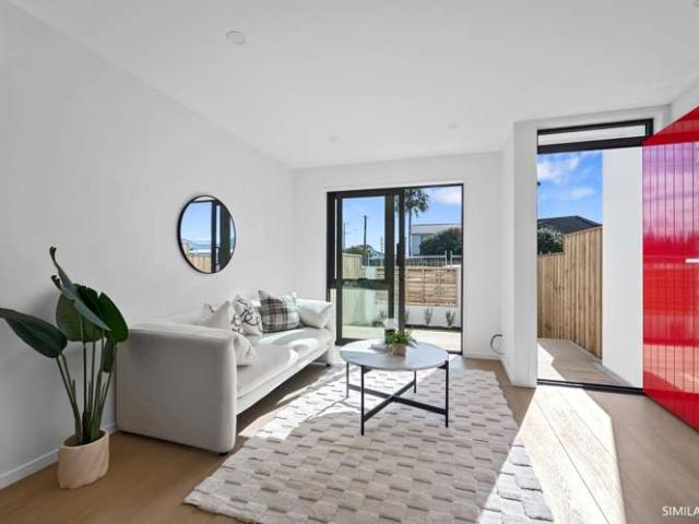 1/21 Von Sturmer Street, Mangere East, Manukau City