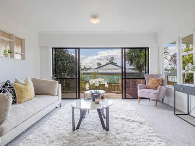 1/221 Wairau Road, Totara Vale, North Shore City