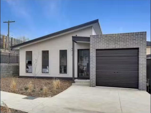 12/22 Landa Street, Bowenfels House for rent Listed by Blink.