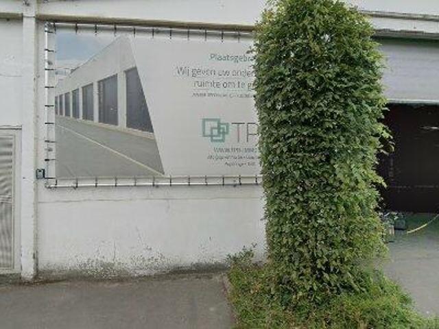 122 m2 warehouse for rent in Poperinge