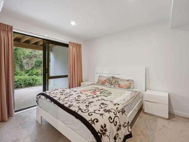 1/22 Spinella Drive, Bayview, North Shore City