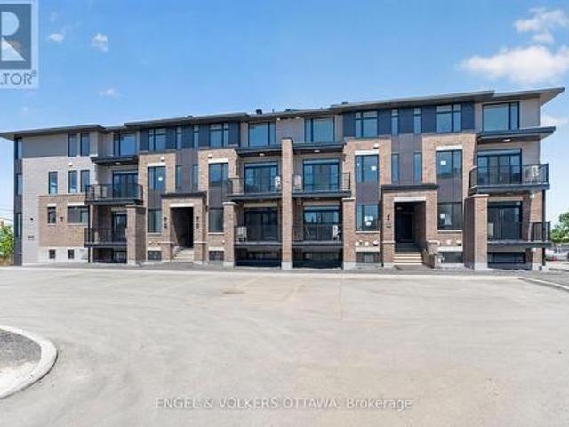 122 Stardust Private, Ottawa, ON, K1T 3W6 townhouse for lease | Listing ID X13498 | Royal LePage