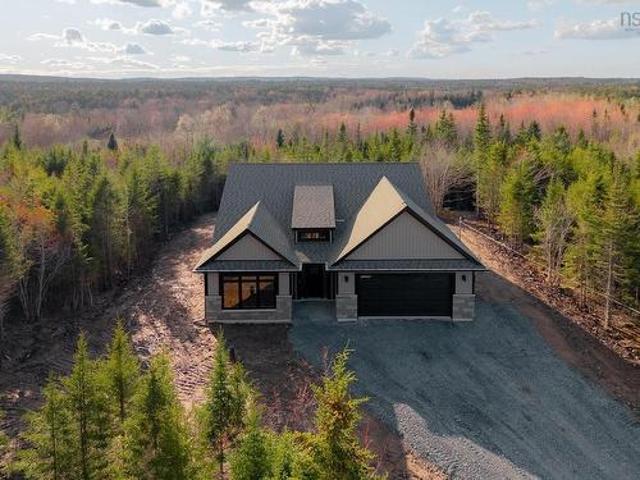 122 Zaffre Drive, Middle Sackville, NS, B4E 0P5 Luxury House for sale | Listing ID 202610 | Royal LePage Carriage Trade Luxury Properties