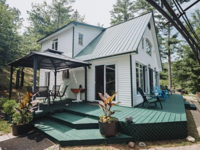 122C Ch. De La Montagne, L'Île Du Grand Calumet, QC, J0X 1J0 house for sale | Listing ID 11547 | Royal LePage