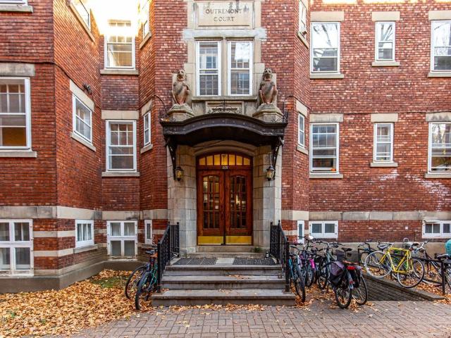 1235 Av. Bernard, Montréal Outremont, QC H2V