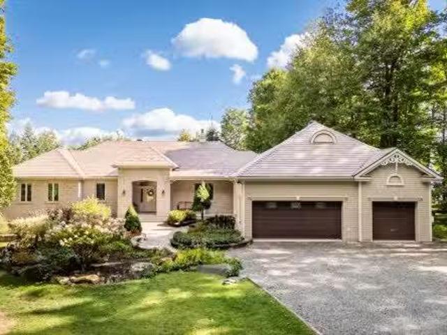 123 Rue Du Domaine Brome, Lac Brome, QC, J0E 1R0 Luxury Hous.
