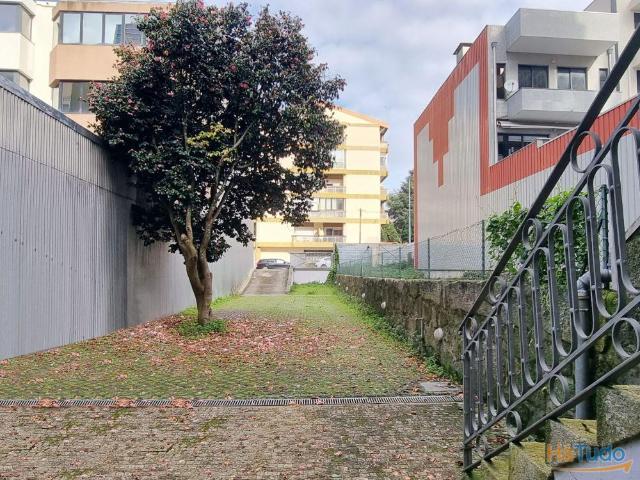 1244 | Moradia serviços, Boavista | 26083809570