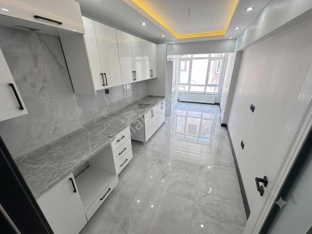 1241 Pursaklar Merkezde Protokol Yolu Yakını Sitede 3+1 Satılık Full Yapılı Daire
