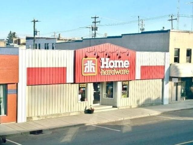 124 2 Street W