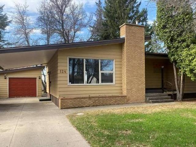 124 Logan CRESCENT W Yorkton SK S3N 0W5 For Sale