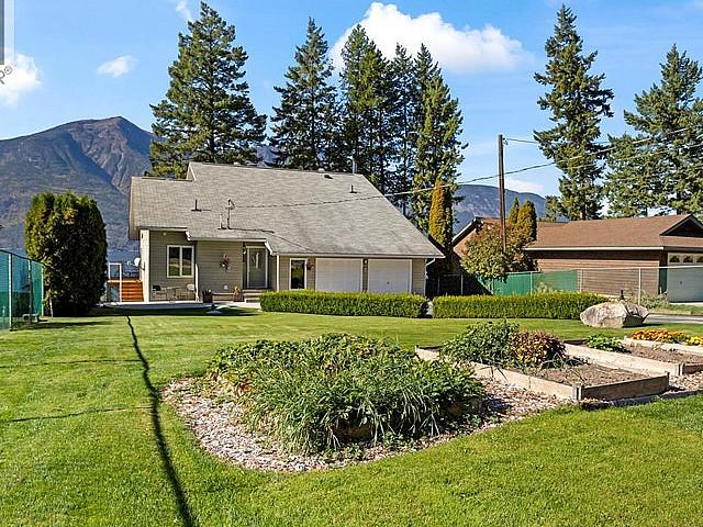 12531 Lewis Bay Road Boswell, British Columbia