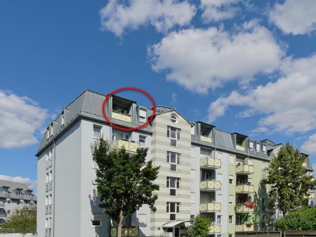 12537_39 MGN: helle Dachgeschosswohnung mit Aufzug und sonnigem Balkon zur Westseite, Viny Böden