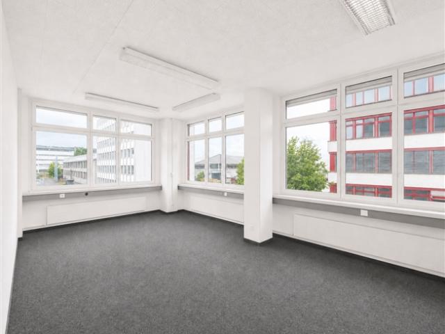 125 m² Bürofläche mit 4 Büroräumen in Regensdorf!