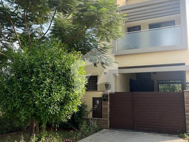 125 Sq Yd 4 Bedroom Luxury Villa in Ali Block, Bahria Town Karachi Near PSO Petrol Pump & Chirpy Park, with Drawing, Dining & American Kitchen, just 5 min drive from Main Gate BTK