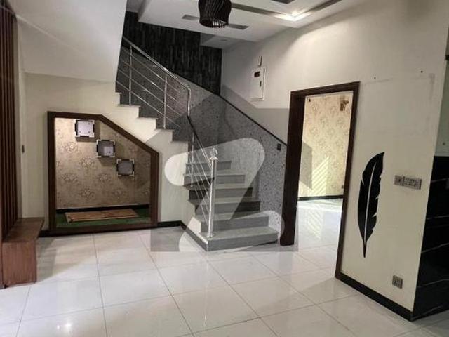 125 Sq Yd 4 Bedroom Luxury Villa in Ali Block, Bahria Town Karachi Near PSO Petrol Pump & Chirpy Park, with Drawing, Dining & American Kitchen, just 5 min drive from Main Gate BTK. Bahria Town Ali Block