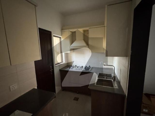 125sq yd luxury villa for sale, near london bridge & jinnah avenue. A PLUS Construction. 3/4 Bedrooms, DDL & Americal Kitchen. 10min Drive from Main Gate of BTK. All aminities nearby, inlcuding PARK, MOSQUE, SCHOOLS, Fuel Pump & Commercial Bahria Town Precinct 27