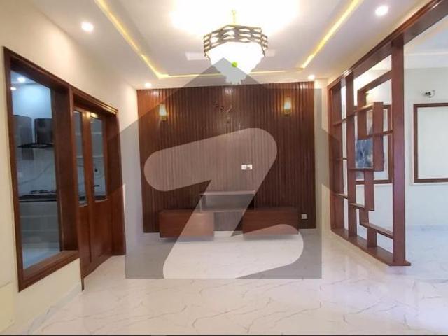 125sq Yd Luxury Villa In Ali Block. 3Bedrooms, Drawing, Dining & American Kitchen. 5mins Drive From Main Gate Of BTK. Bahria Town Ali Block
