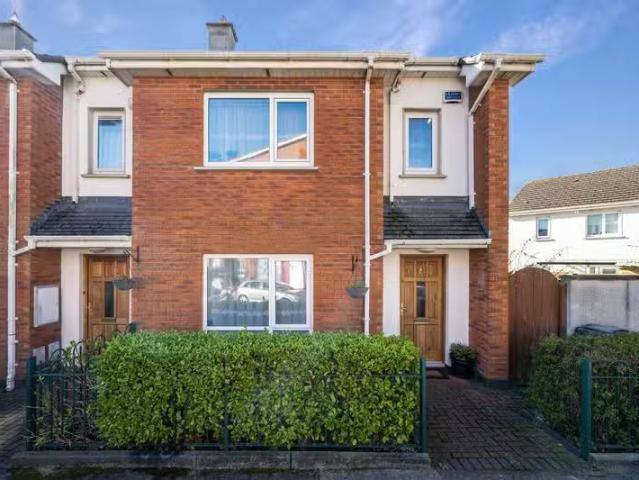 126 Castlecurragh Vale, D15D6Y4, Mulhuddart, Dublin 15 is for.