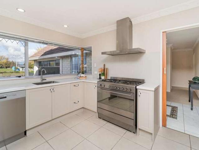 126 John F Kennedy Drive, Milson, Palmerston North City