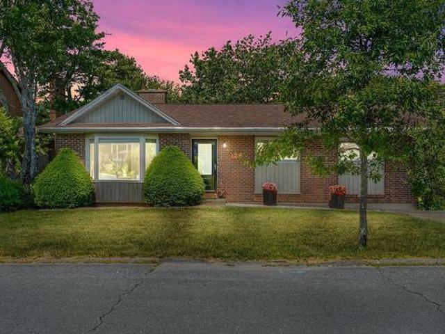 126 Johnson Crescent, Lower Sackville, NS, B4C 3A5 house for sale | Listing ID 202503 | Royal LePage