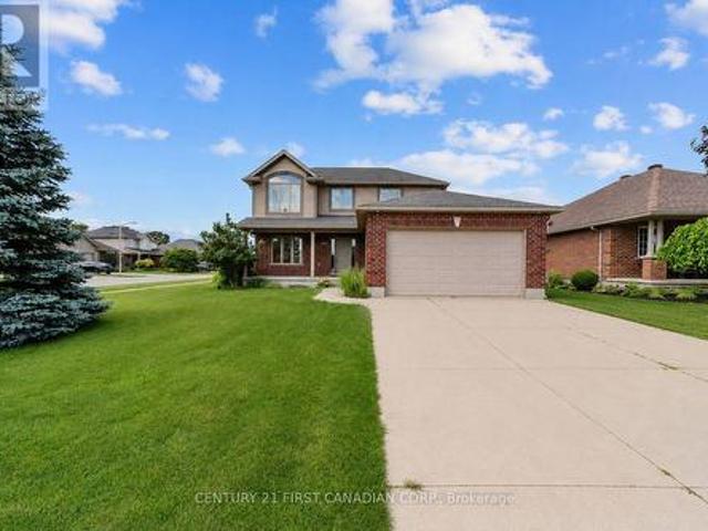 126 Radcliffe Crescent, Lucan Biddulph Lucan, ON, N0M 2J0 house for sale | Listing ID X13467 | Royal LePage