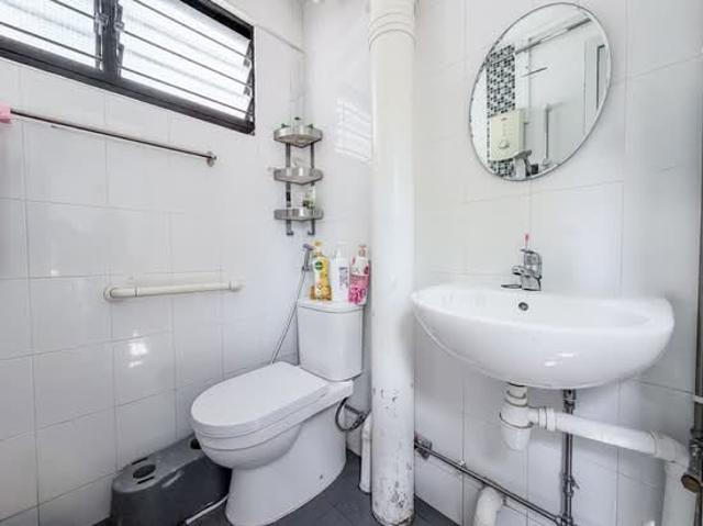 126 Yishun Street 11 HDB Apartment For Sale, $410,000, 2 Bed 2 Bath 721 sqft $569.00 psf
