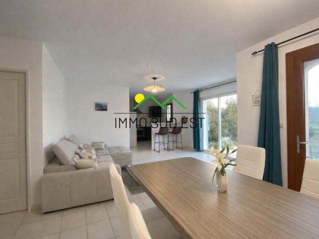 Maison avec grand terrain constructible – Larnas