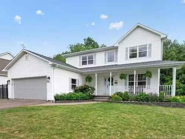 127 Fairview Knoll Dr, Moncton, NB, E1A 6L2 house for sale.
