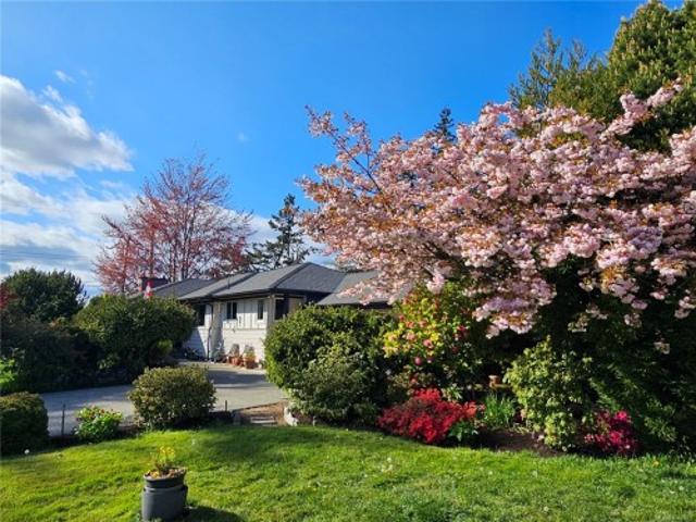 1288 Roy Rd, Saanich, BC, V8Z 2X9 house for sale | Listing ID 1042 | Royal LePage