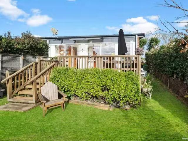 1/289 Glenfield Road, Glenfield, North Shore City For Sale