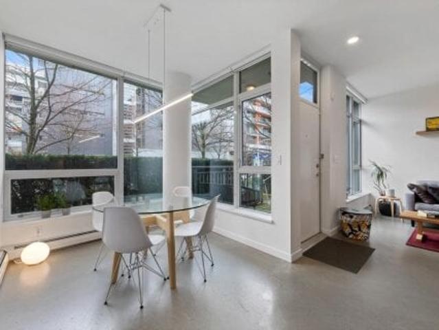 128 1st Avenue W