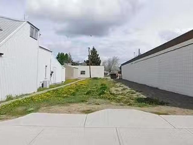 128 50Th Avenue West, Claresholm, AB, T0L 0T0 commercial for.