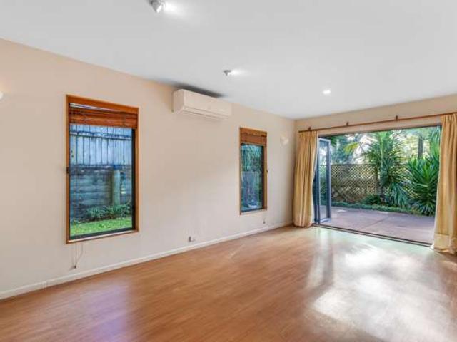 1/28 Comins Crescent, 1725, Auckland City