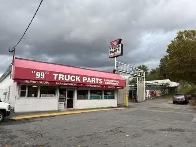 12905 12993 King George Boulevard, Surrey, BC, V3T 2T1 comme.