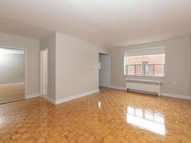 1291 Avenue Bayview Studio