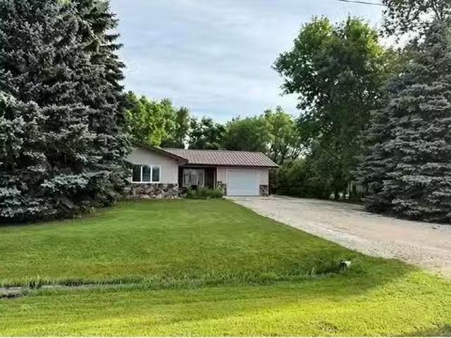 129 Fernwood Way, New Bothwell, MB, R0A 1C0 house for sale.