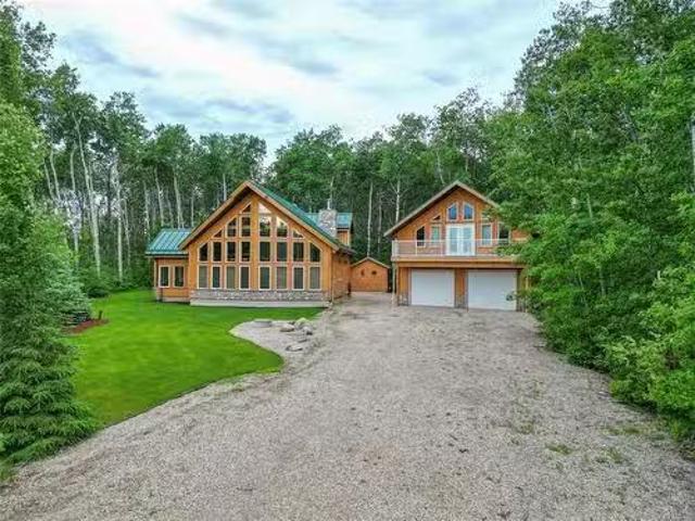 129 South Bay Drive, Onanole, MB, R0J 1N0 Luxury House for s.