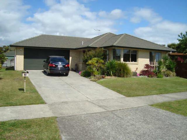 ['129 Sterling Gate Drive']Cambridge Heights